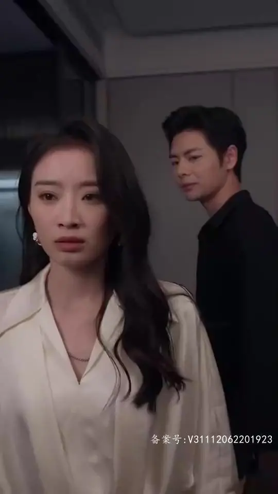 《总裁夫人你别跑》：霸道总裁爱上我？狗血剧情下的真心与救赎！