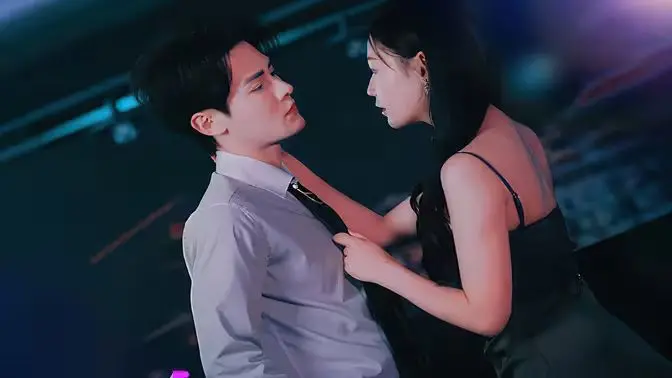 《腹黑姐姐撩又飒》：御姐的甜蜜陷阱，谁能逃脱这场爱情博弈？